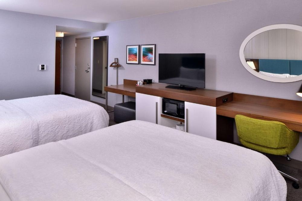 Hampton Inn & Suites Carson City Image 10