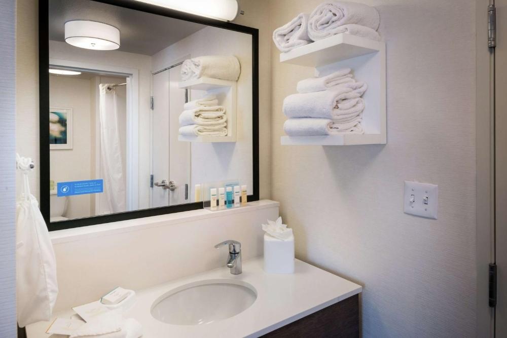 Hampton Inn & Suites Carson City Image 21