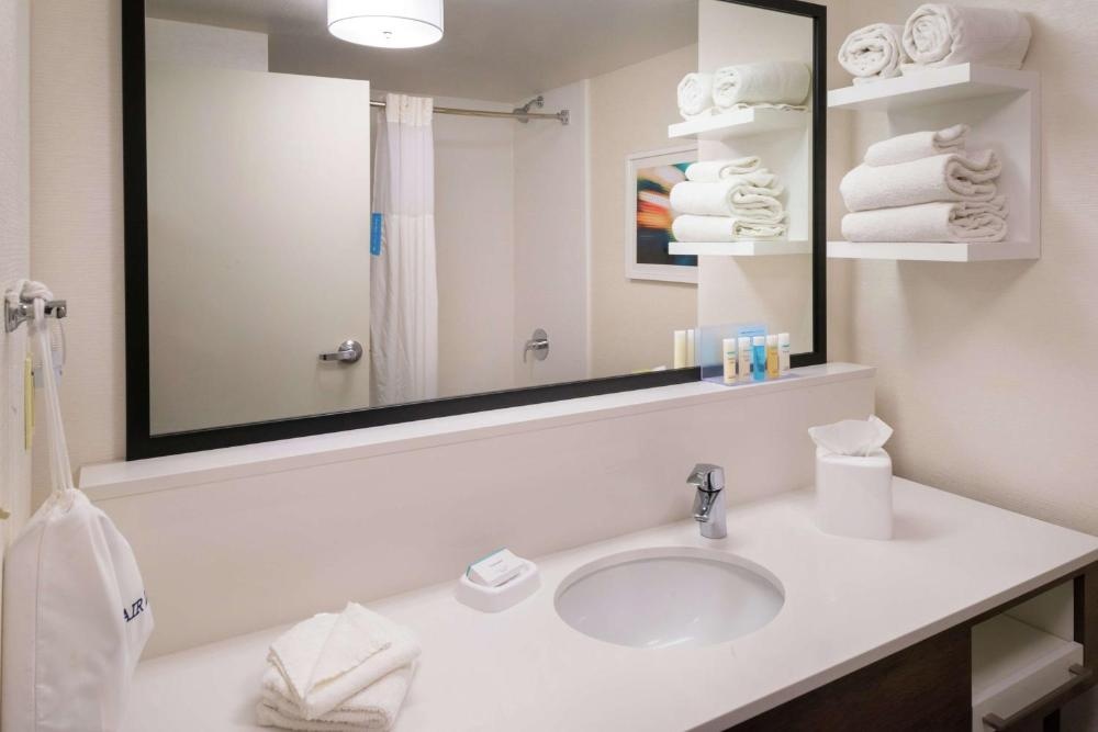 Hampton Inn & Suites Carson City Image 25