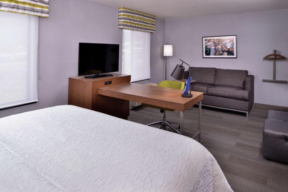 Hampton Inn & Suites Carson City Image 26