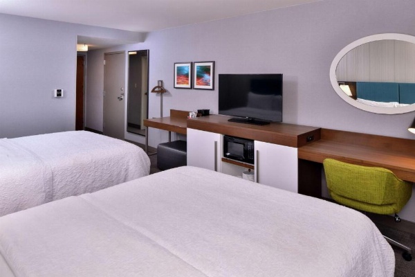 Hampton Inn & Suites Carson City image 10