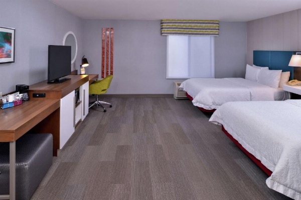 Hampton Inn & Suites Carson City image 15