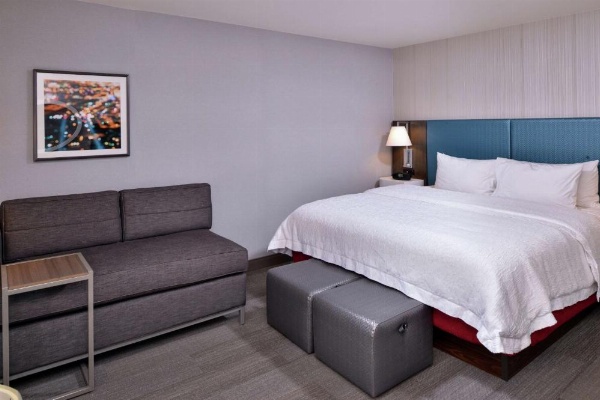 Hampton Inn & Suites Carson City image 22